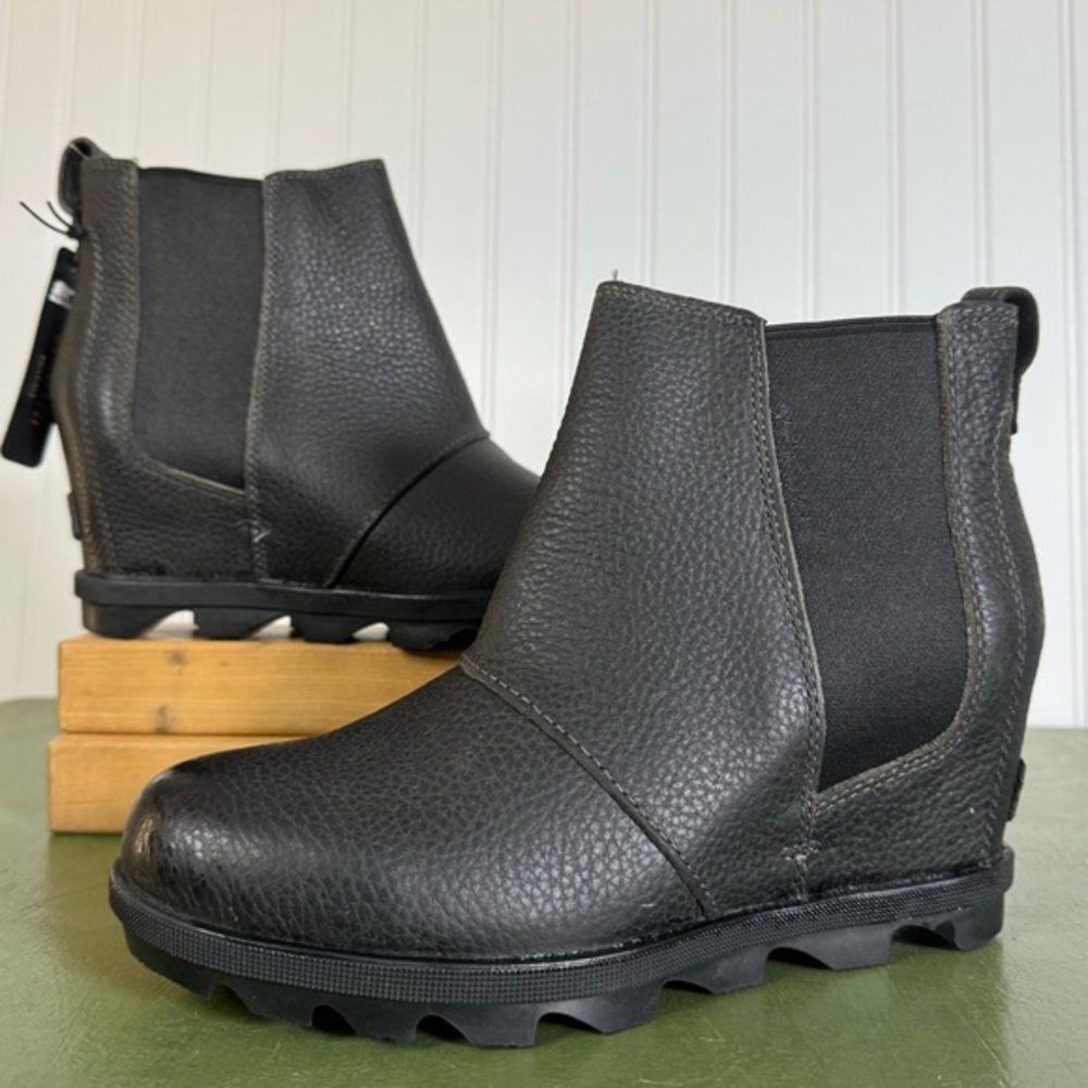 *NWT* Sorel Women's Waterproof Leather Arctic Wedge II Chelsea Boots in Quarry